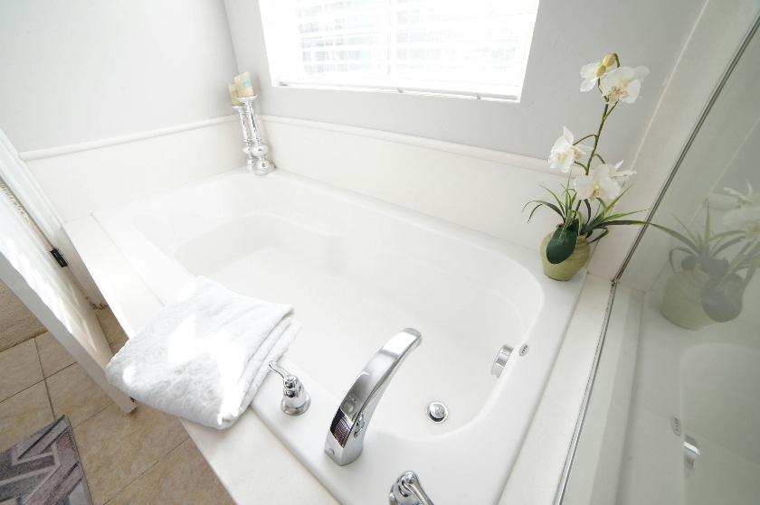 A bathtub ready to use after professional bathtub repair in Turlock services.